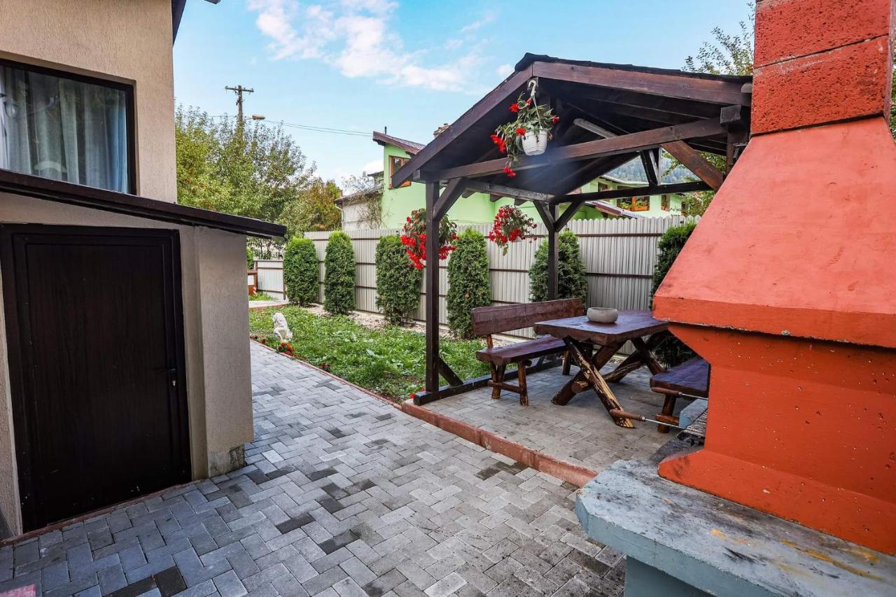 Casa Andy Hotell Buşteni Eksteriør bilde